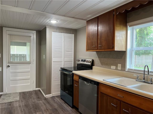 203 N Connor St, Odessa, MO 64076 - kitchen featuring stainless steel appliances, a sink, dark wood finished floors, light countertops, and healthy amount of natural light