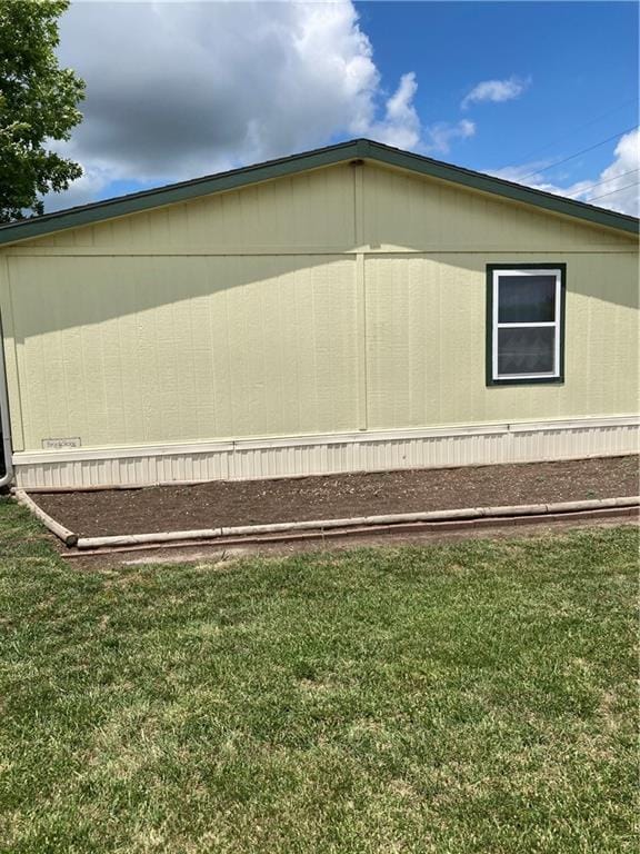 2000 E 19th St Unit 5, Lawrence, KS 66046 - view of property exterior featuring a lawn