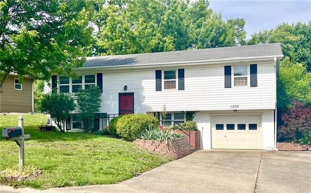 1505 Safari Dr, Saint Joseph, MO 64506 - photo 1