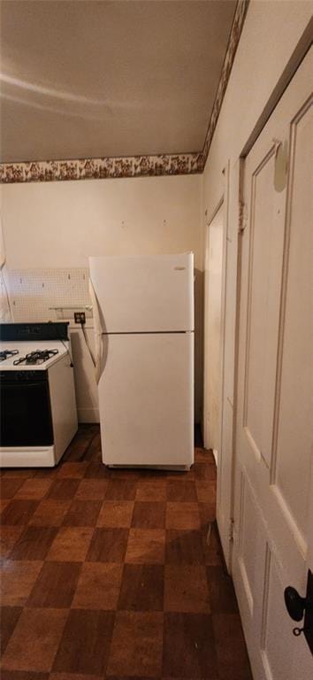 423 S Minnesota Ave, Columbus, KS 66725 - kitchen with white appliances and dark floors