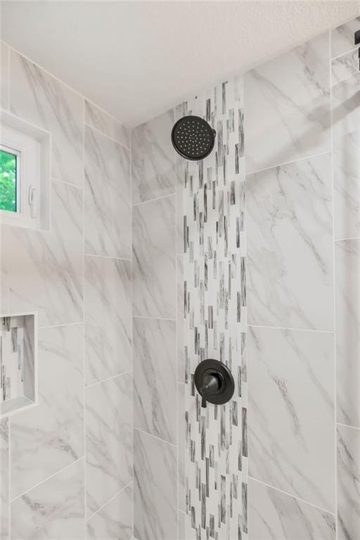 812 E Wabash St, Olathe, KS 66061 - full bathroom with tiled shower