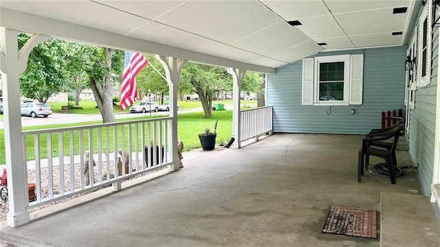 1146 S Willow St, Ottawa, KS 66067 - porch featuring a lawn