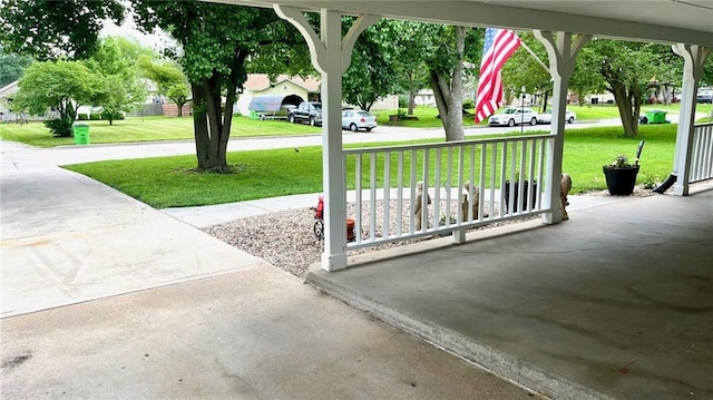 1146 S Willow St, Ottawa, KS 66067 - porch with a yard