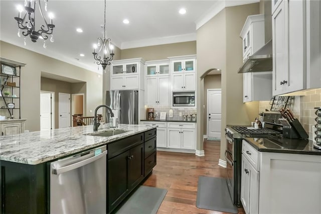 16570 S Ingrid St, Gardner, KS 66030 - kitchen featuring appliances with stainless steel finishes, a sink, arched walkways, a kitchen island with sink, and a chandelier