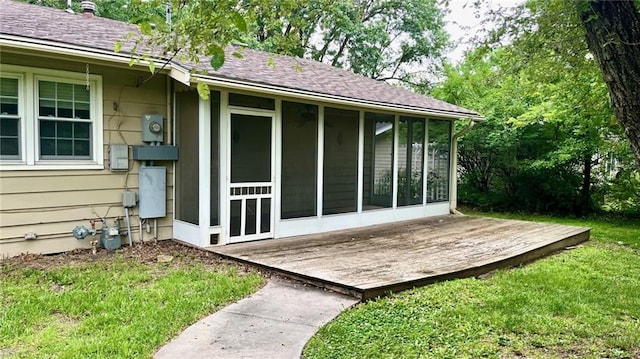 1441 S Maple St, Ottawa, KS 66067 - view of outdoor structure featuring a sunroom