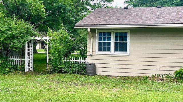 1441 S Maple St, Ottawa, KS 66067 - view of side of property featuring a shingled roof