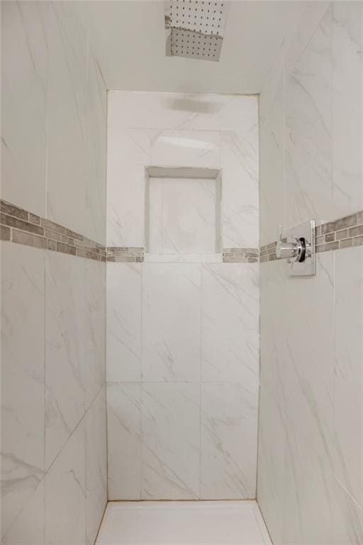 19218 E 6th St N, Independence, MO 64056 - bathroom with a tile shower