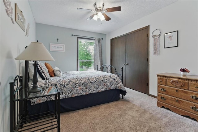12411 W 100th St, Lenexa, KS 66215 - bedroom featuring carpet, a closet, a textured ceiling, and ceiling fan