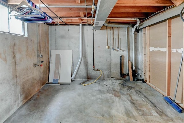 7907 Elm Ave, Raytown, MO 64138 - view of below grade area