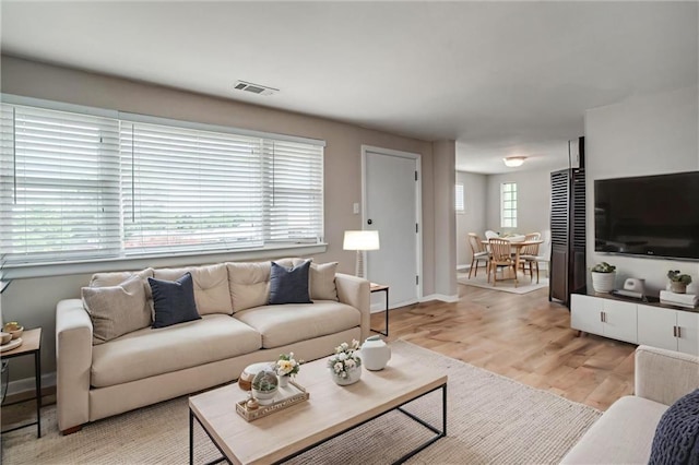 6005 NE 50th St, Kansas City, MO 64119 - living area featuring light wood-type flooring and baseboards
