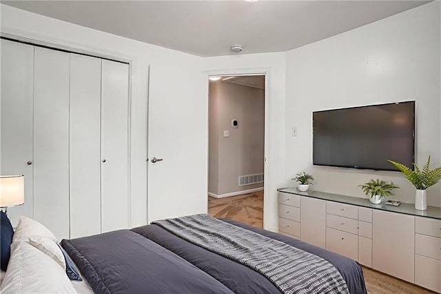6005 NE 50th St, Kansas City, MO 64119 - bedroom with light colored carpet and a closet
