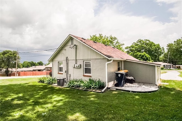6005 NE 50th St, Kansas City, MO 64119 - back of property featuring stucco siding and a shingled roof
