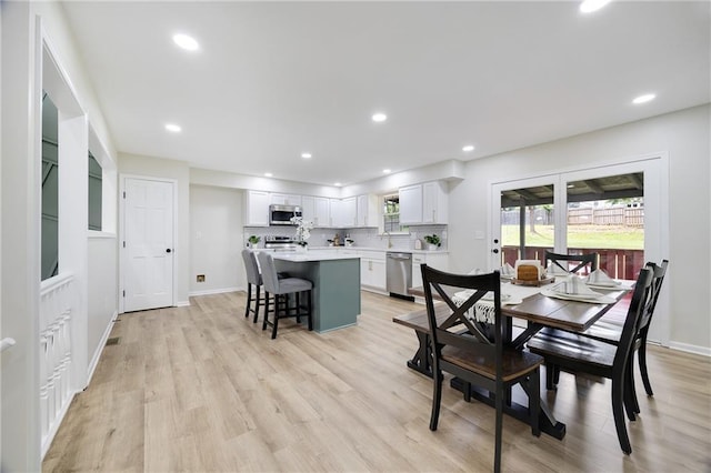 513 Forestglen Ln, Lansing, KS 66043 - dining area featuring light wood-style flooring and recessed lighting