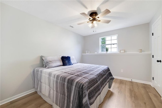 513 Forestglen Ln, Lansing, KS 66043 - bedroom featuring wood finished floors and ceiling fan