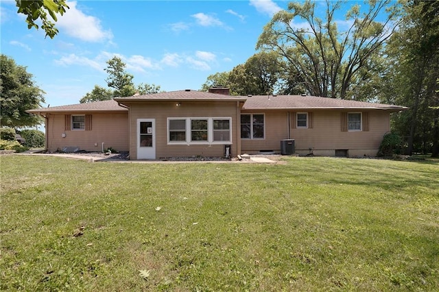 3814 S Outer Belt Rd, Oak Grove, MO 64075 - rear view of house with a yard