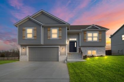 18408 Rock Creek Dr N, Smithville, MO 64089 - raised ranch with an attached garage, a front lawn, and driveway