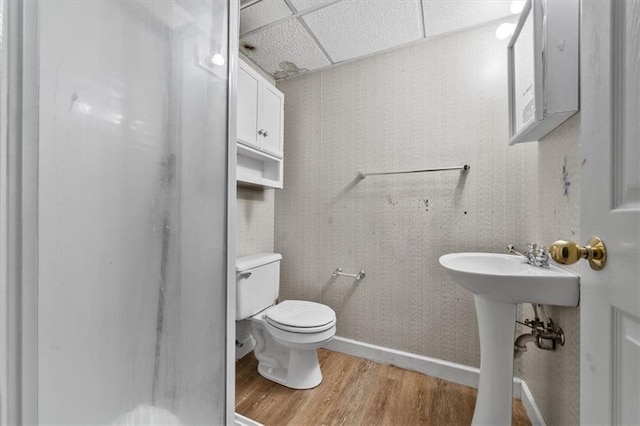 701 NE Hunters Cir, Blue Springs, MO 64014 - bathroom featuring wood finished floors, a drop ceiling, and a shower