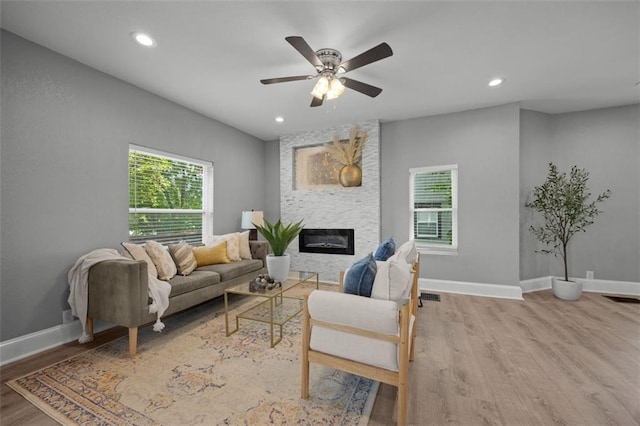 3332 Flora Ave, Kansas City, MO 64109 - living area featuring plenty of natural light, wood finished floors, a ceiling fan, baseboards, and recessed lighting