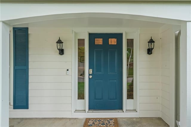 16362 W Briarwood Ct, Olathe, KS 66062 - view of exterior entry with a porch
