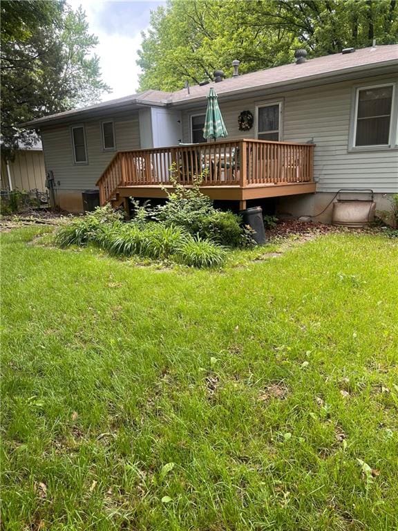 2501 N 73rd Ter, Kansas City, KS 66109 - rear view of property featuring a wooden deck and a yard