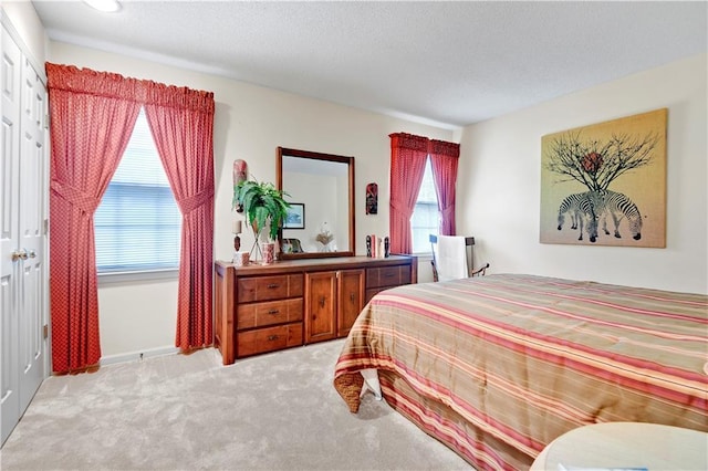 11814 W 149th St, Olathe, KS 66062 - bedroom featuring light colored carpet and a textured ceiling