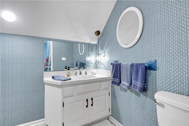 11814 W 149th St, Olathe, KS 66062 - bathroom with wallpapered walls, vanity, and a textured ceiling