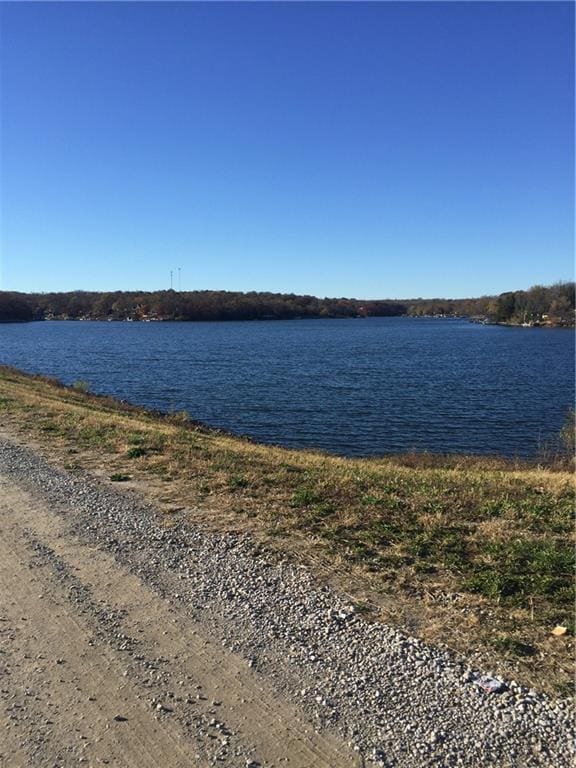 57 Sunset Dr, Mound City, KS 66056