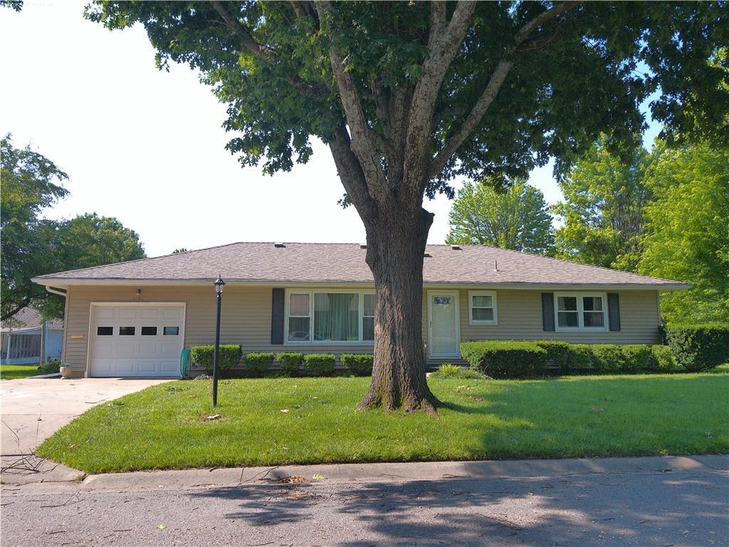 1101 Nakomis Dr, Paola, KS 66071 - photo 1