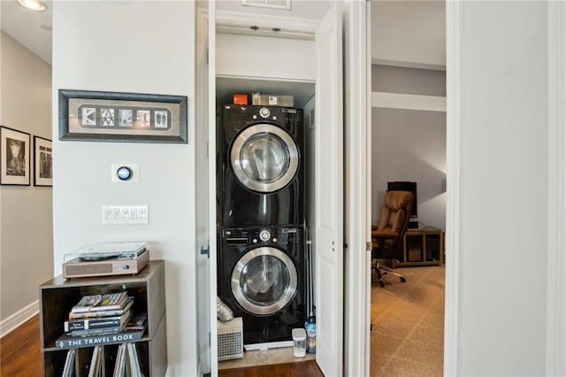 1101 Walnut St Unit 1809, Kansas City, MO 64106 - laundry room featuring stacked washer / dryer, baseboards, and a desk