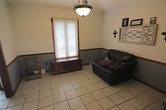 515 Mulberry St, Lees Summit, MO 64086 - sitting room with light tile patterned flooring