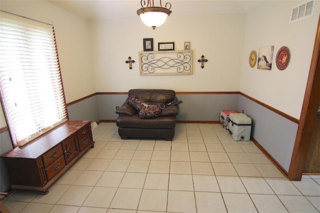 515 Mulberry St, Lees Summit, MO 64086 - sitting room featuring light tile patterned floors and baseboards