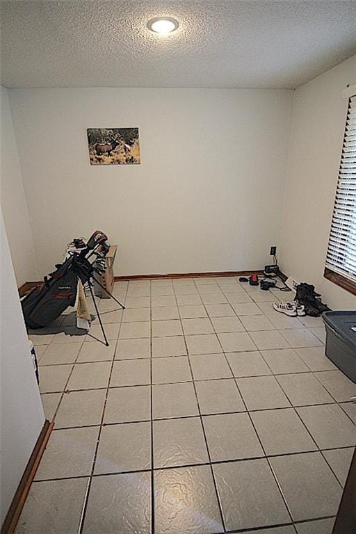 515 Mulberry St, Lees Summit, MO 64086 - unfurnished room with a textured ceiling, light tile patterned flooring, and recessed lighting