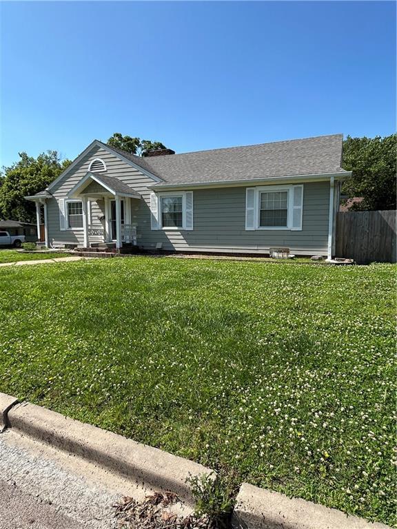 112 W Neosho St, Iola, KS 66749 - view of ranch-style house