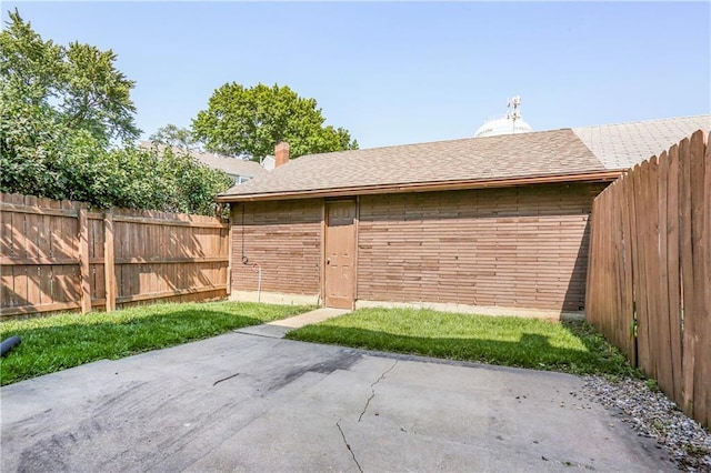 6773 N Askew Cir, Gladstone, MO 64119 - view of yard with a patio area