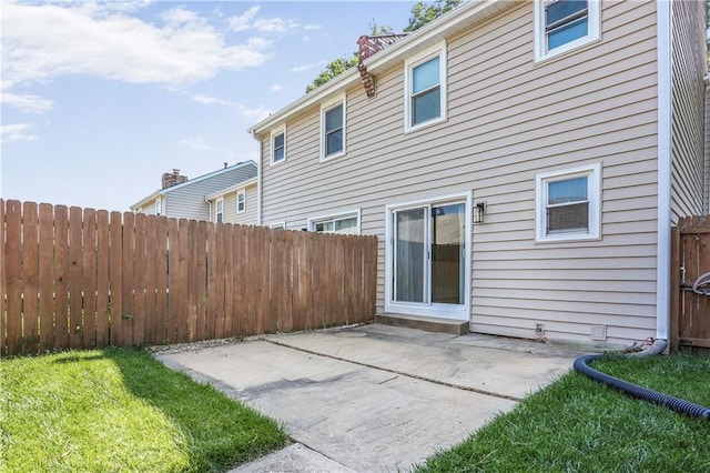 6773 N Askew Cir, Gladstone, MO 64119 - back of house with a patio area
