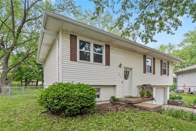 504 W 5th Ct, Peculiar, MO 64078 - bi-level home featuring a garage and driveway