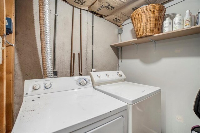 504 W 5th Ct, Peculiar, MO 64078 - washroom featuring washing machine and dryer