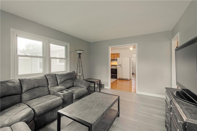 4511 NE 45th St, Kansas City, MO 64117 - living area featuring light wood finished floors and baseboards