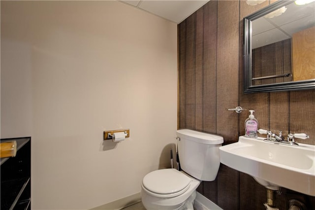 4511 NE 45th St, Kansas City, MO 64117 - bathroom featuring toilet and a sink