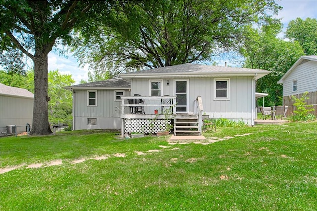 4511 NE 45th St, Kansas City, MO 64117 - back of property with a deck