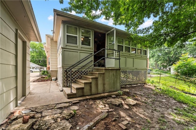 808 N River Blvd, Independence, MO 64050 - rear view of property featuring entry steps