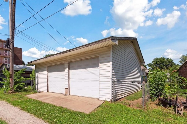201 N Steuben Ave, Chanute, KS 66720 - view of detached garage