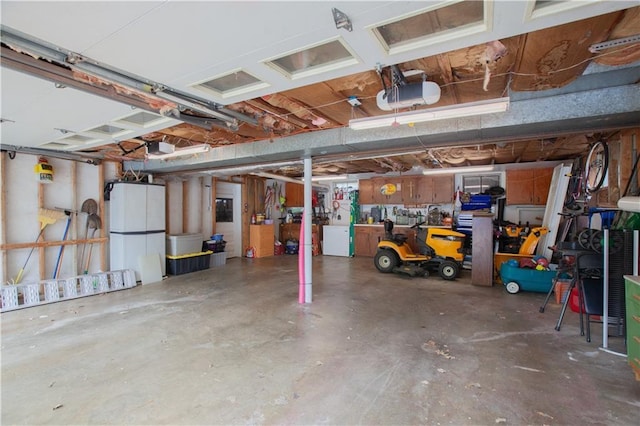 501 N Franklin St, Spring Hill, KS 66083 - garage featuring a garage door opener