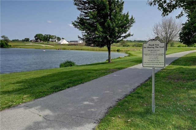 8 S Mulberry St, Louisburg, KS 66053 - surrounding community featuring a water view and a yard