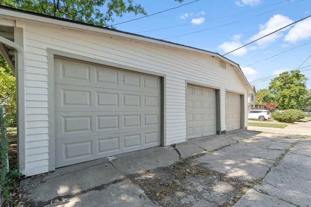 300 Brown Ave, Osawatomie, KS 66064 - view of detached garage