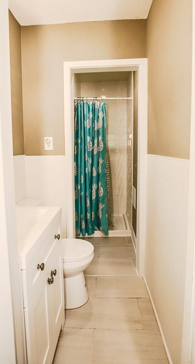 300 Brown Ave, Osawatomie, KS 66064 - full bath with vanity and a tile shower