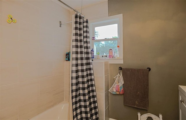 300 Brown Ave, Osawatomie, KS 66064 - full bathroom featuring shower / bath combo with shower curtain and vanity