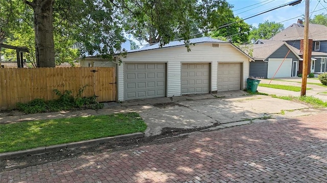 300 Brown Ave, Osawatomie, KS 66064 - view of detached garage