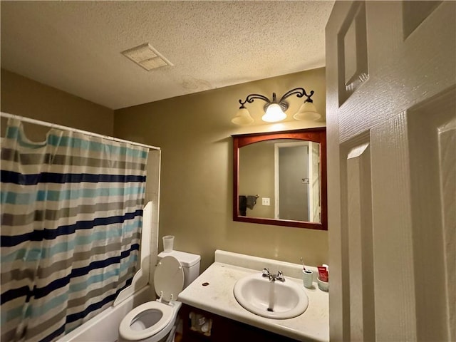14051 Dunbar Ct, Grandview, MO 64030 - bathroom with toilet, vanity, a textured ceiling, and shower / bath combo