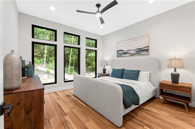 6111 Persimmon Ct, Parkville, MO 64152 - bedroom featuring light wood-style floors, ceiling fan, recessed lighting, and baseboards